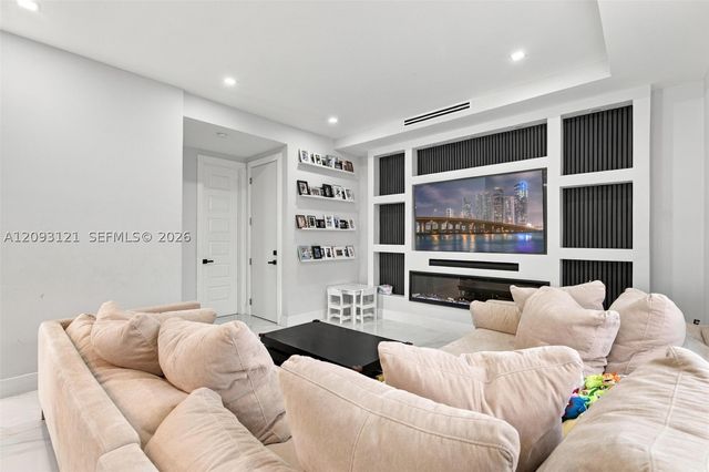 5428 SW 152nd Place Cir, Miami, FL 33185