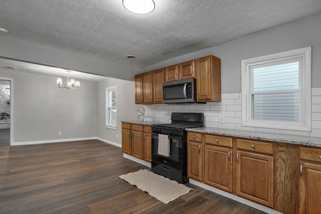 2911 W Latoka Street, Springfield, MO 65807