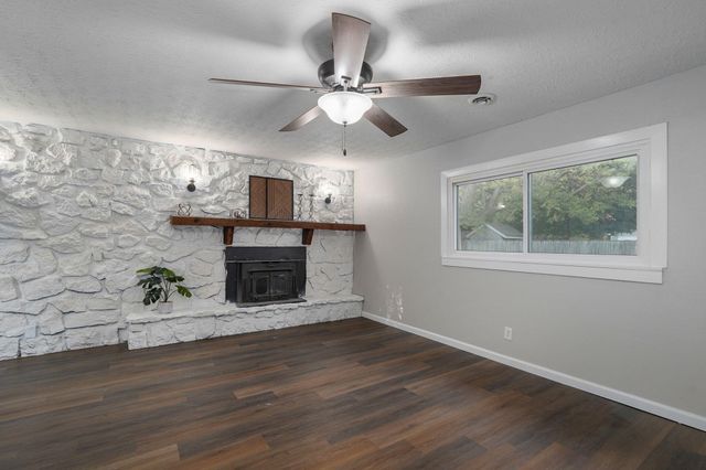 2911 W Latoka Street, Springfield, MO 65807