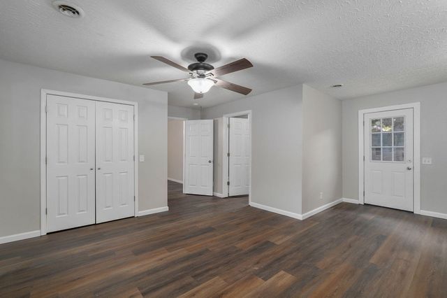 2911 W Latoka Street, Springfield, MO 65807