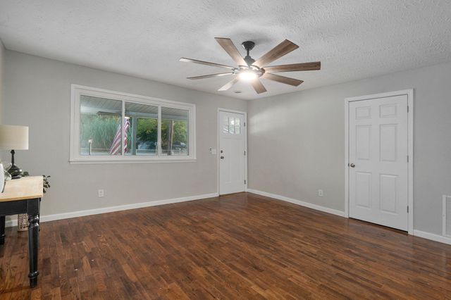 2911 W Latoka Street, Springfield, MO 65807