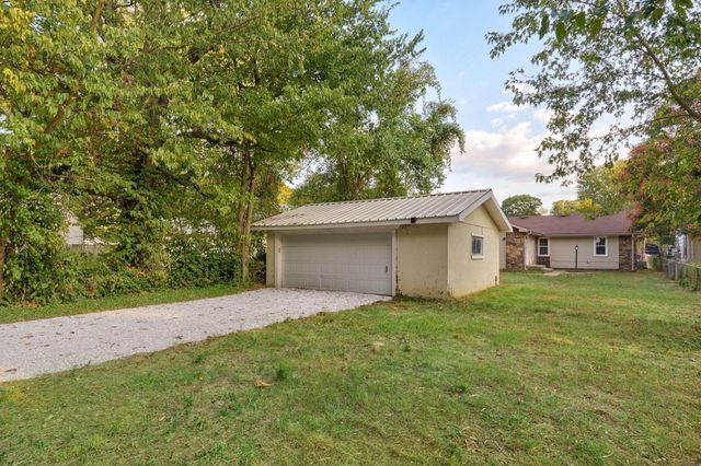 2911 W Latoka Street, Springfield, MO 65807