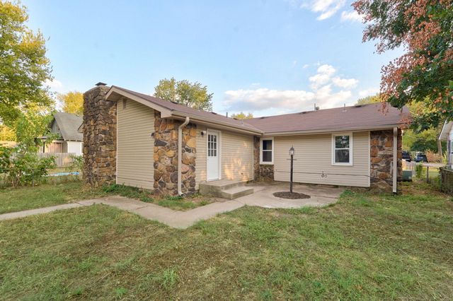2911 W Latoka Street, Springfield, MO 65807