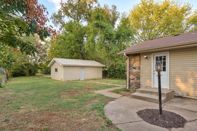 2911 W Latoka Street, Springfield, MO 65807