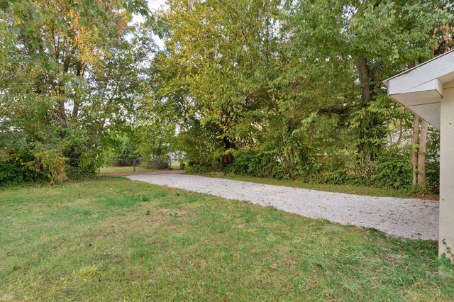 2911 W Latoka Street, Springfield, MO 65807