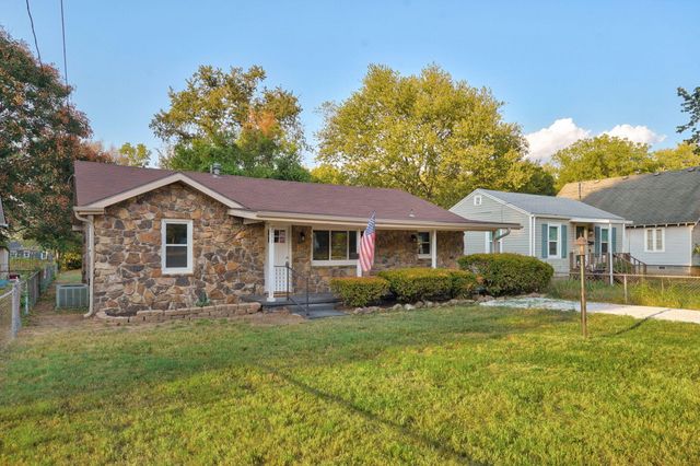 2911 W Latoka Street, Springfield, MO 65807