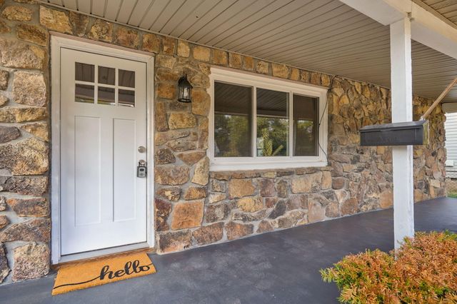 2911 W Latoka Street, Springfield, MO 65807