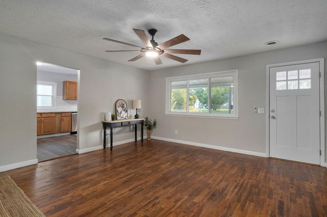 2911 W Latoka Street, Springfield, MO 65807