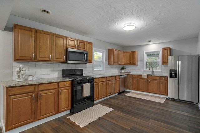 2911 W Latoka Street, Springfield, MO 65807