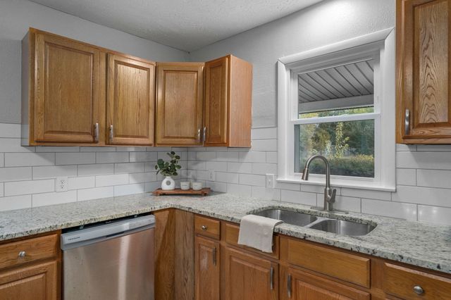 2911 W Latoka Street, Springfield, MO 65807