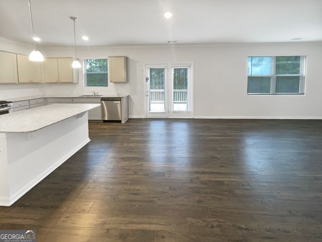 440 Huntleigh Shores Lane, Dallas, GA 30132