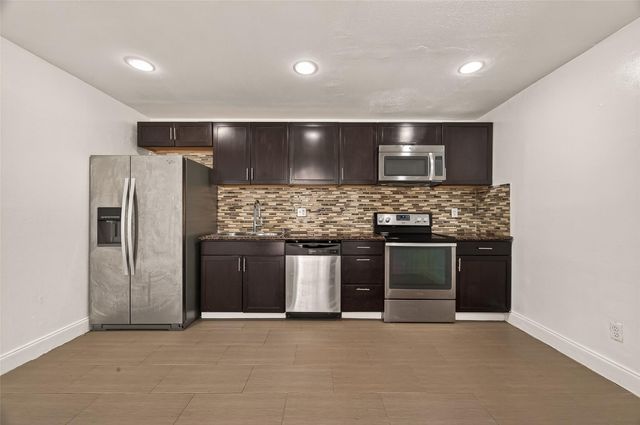 5929 Queensloch Drive 118, Houston, TX 77096