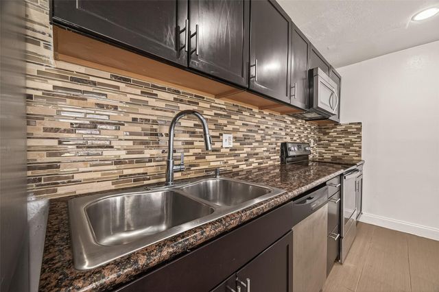 5929 Queensloch Drive 118, Houston, TX 77096