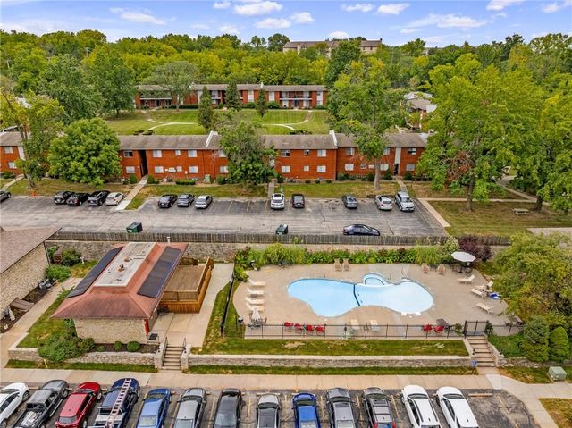 435 W 104th Street E, Kansas City, MO 64114