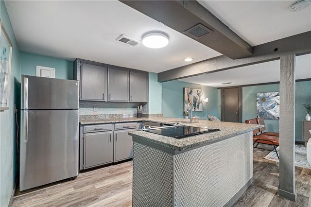 435 W 104th Street E, Kansas City, MO 64114