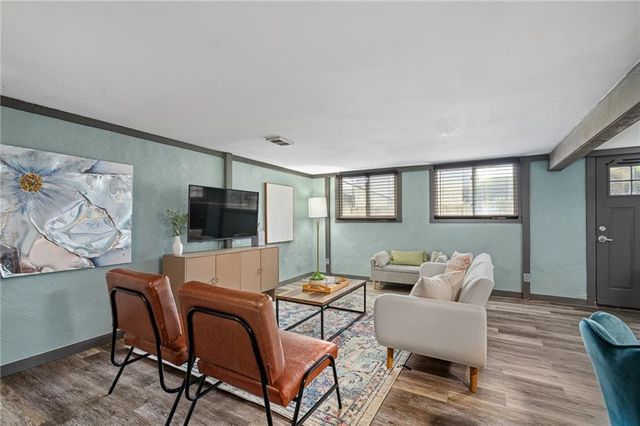 435 W 104th Street E, Kansas City, MO 64114