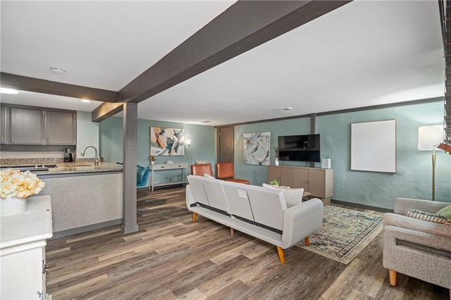 435 W 104th Street E, Kansas City, MO 64114