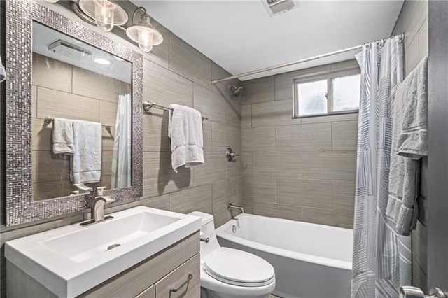 435 W 104th Street E, Kansas City, MO 64114