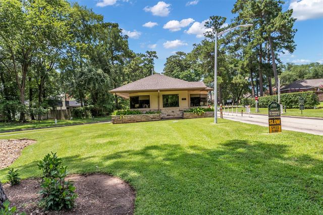 132 April Point Drive N, Conroe, TX 77356