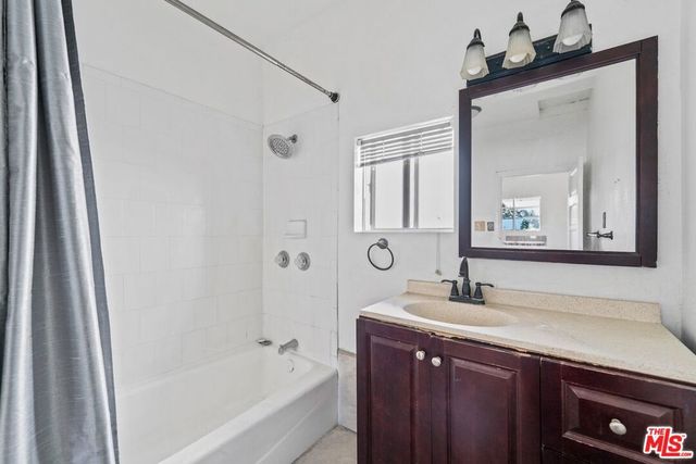 1121 S Serrano Avenue, Los Angeles, CA 90006