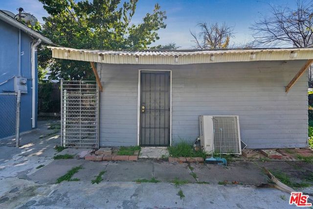 1121 S Serrano Avenue, Los Angeles, CA 90006
