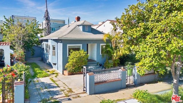 1121 S Serrano Avenue, Los Angeles, CA 90006