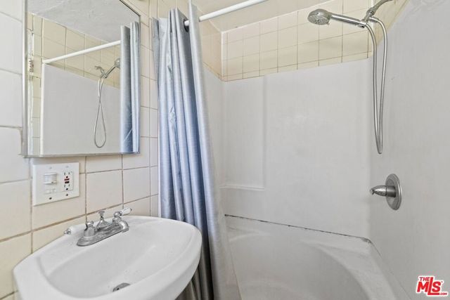 1121 S Serrano Avenue, Los Angeles, CA 90006