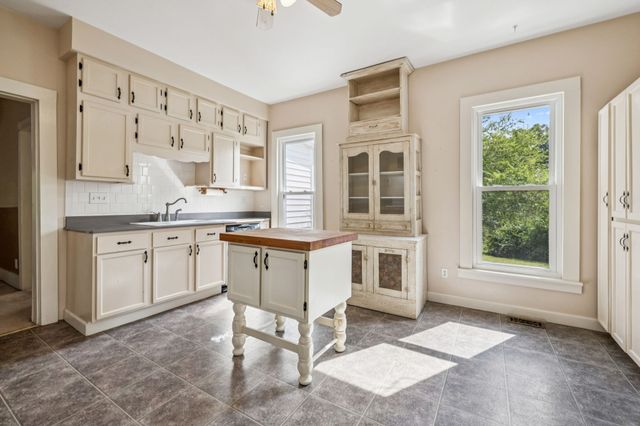 2075 Ussery Ln, Clarksville, TN 37040