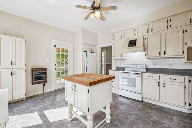 2075 Ussery Ln, Clarksville, TN 37040