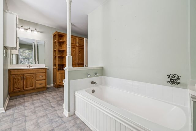 2075 Ussery Ln, Clarksville, TN 37040