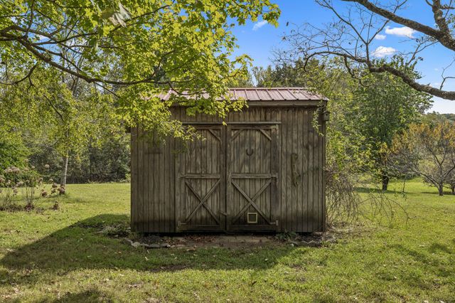 2075 Ussery Ln, Clarksville, TN 37040