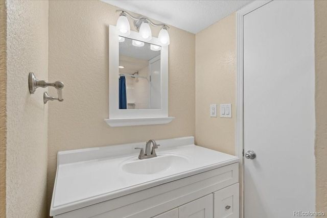 1477 S Brentwood Street, Lakewood, CO 80232