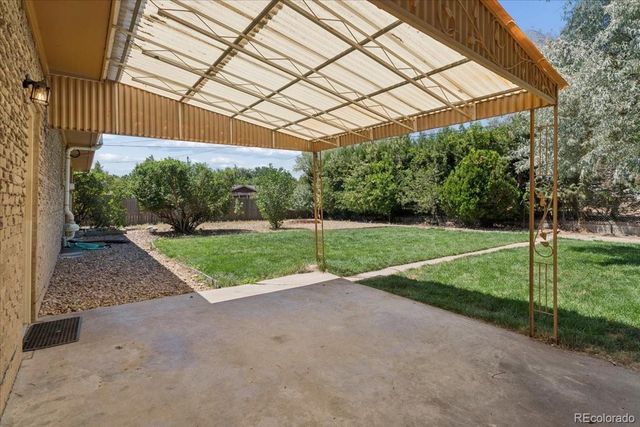 1477 S Brentwood Street, Lakewood, CO 80232