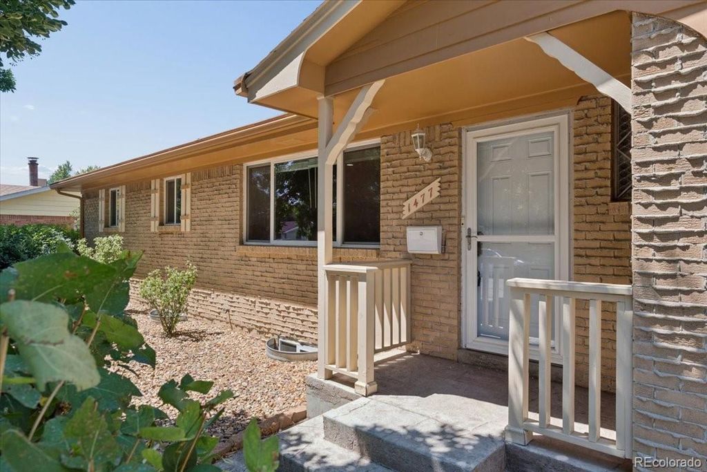 1477 S Brentwood Street, Lakewood, CO 80232