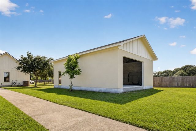 1056 Glenoak Dr, Corpus Christi, TX 78418