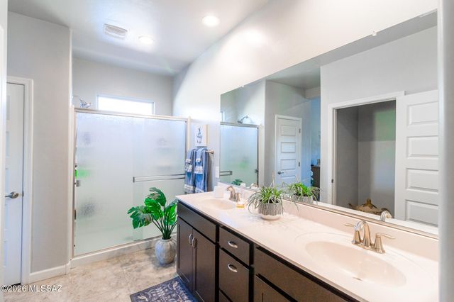 8874 W Red Spike Ice Drive, Marana, AZ 85653