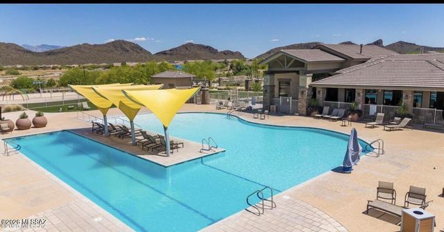 8874 W Red Spike Ice Drive, Marana, AZ 85653