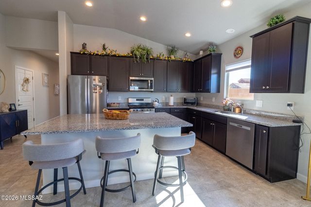 8874 W Red Spike Ice Drive, Marana, AZ 85653