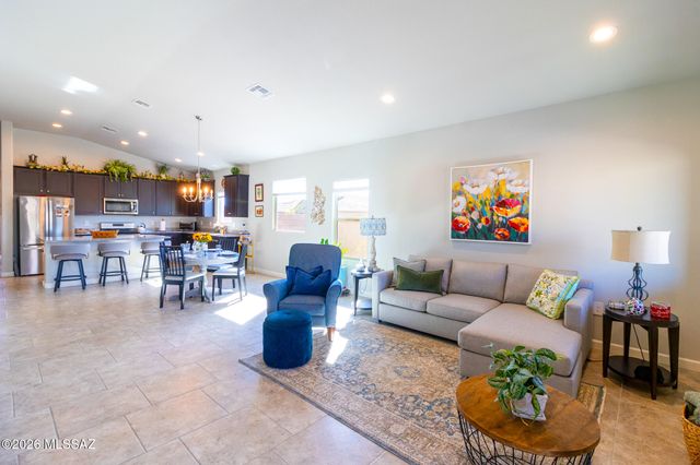 8874 W Red Spike Ice Drive, Marana, AZ 85653