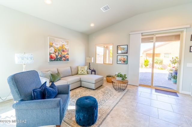 8874 W Red Spike Ice Drive, Marana, AZ 85653