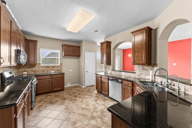 9603 Indian Trail, Mont Belvieu, TX 77523