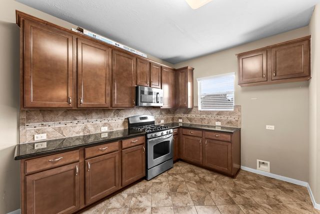 9603 Indian Trail, Mont Belvieu, TX 77523