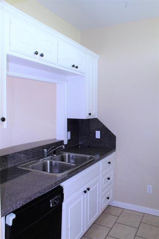 1616 Avenue N 6, Huntsville, TX 77340