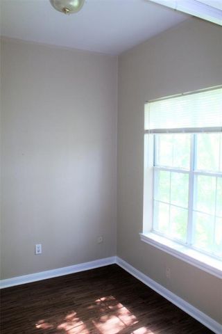 1616 Avenue N 6, Huntsville, TX 77340