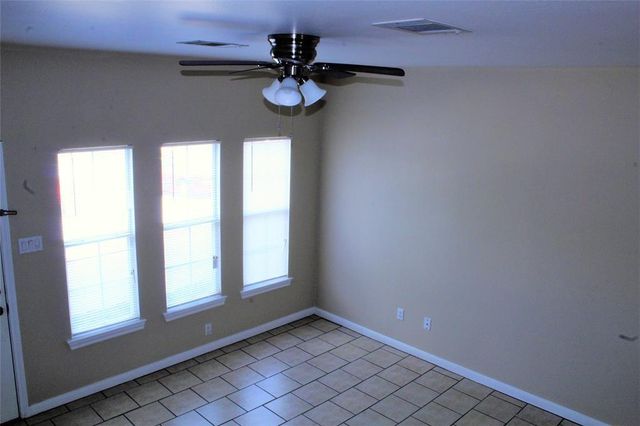 1616 Avenue N 6, Huntsville, TX 77340