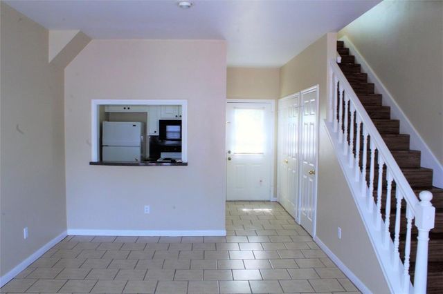 1616 Avenue N 6, Huntsville, TX 77340