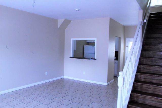 1616 Avenue N 6, Huntsville, TX 77340