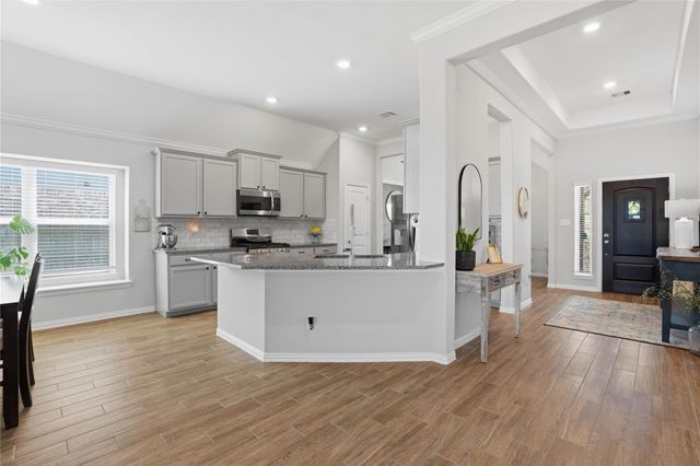 9218 Regan Way, Mont Belvieu, TX 77523