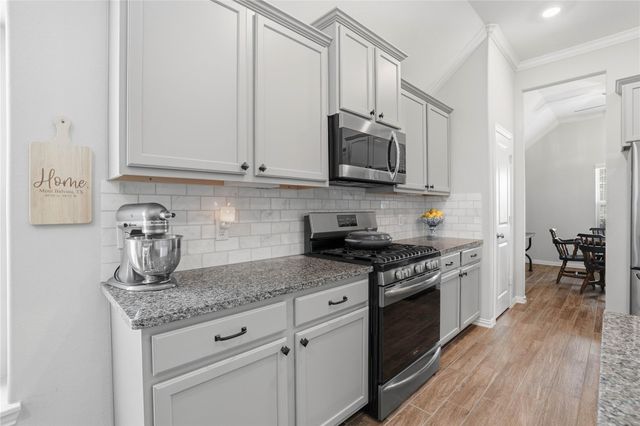 9218 Regan Way, Mont Belvieu, TX 77523