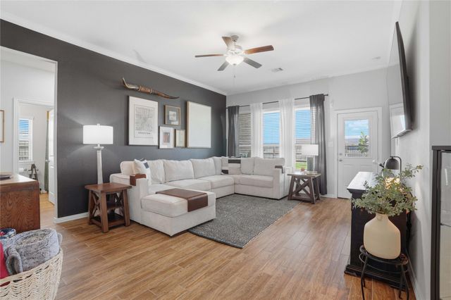 9218 Regan Way, Mont Belvieu, TX 77523